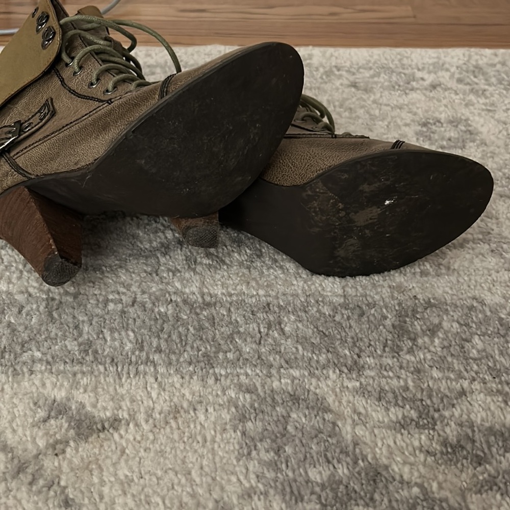 Distressed boot heels - Picture 3 of 3